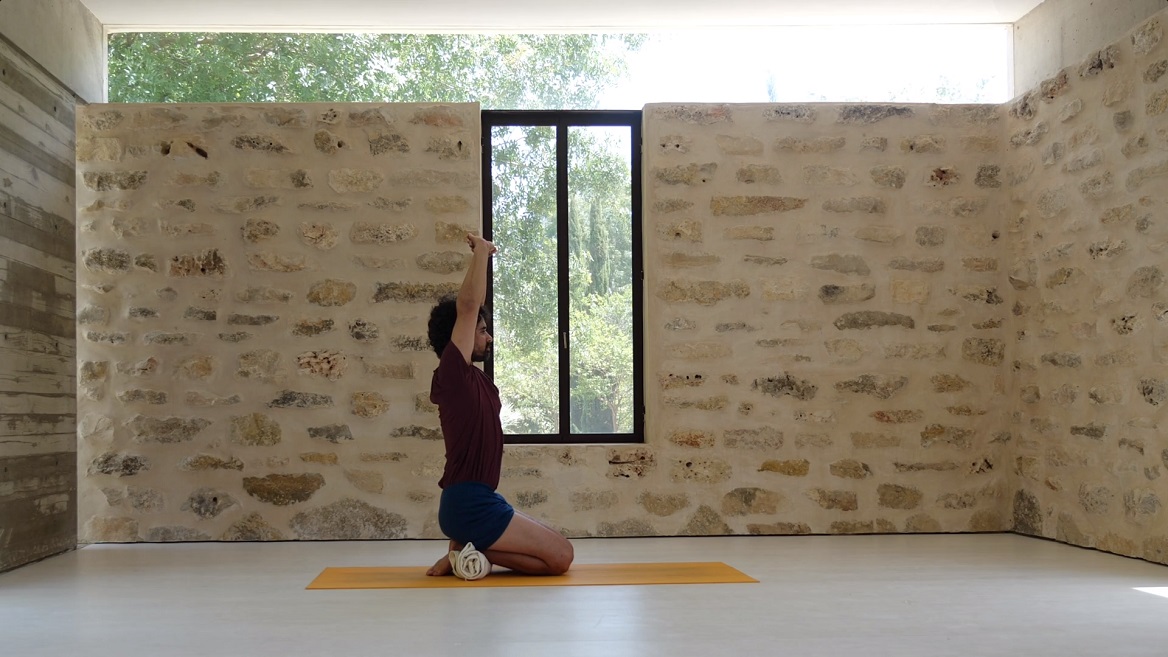 קורס איינגר יוגה למתחילים- שיעור שישי